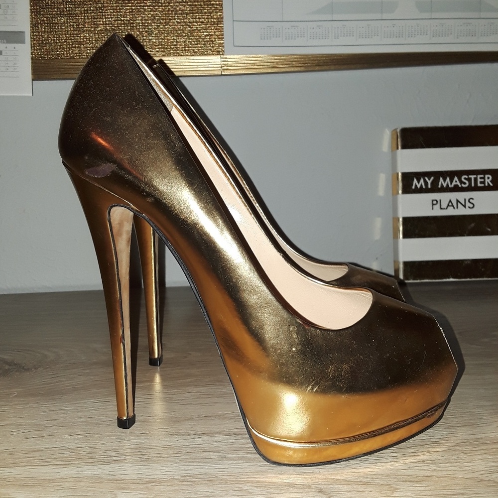 Giuseppe Zanotti Gold Pumps